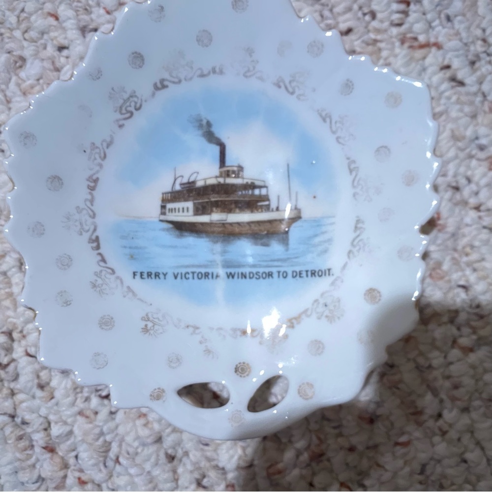 Vintage souvenir plate of Ferry Victoria